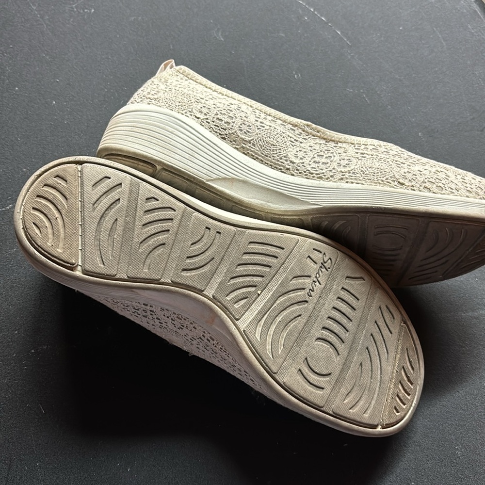 Skechers Women's Cream Lace Ballet Flats with Memory Foam - Picture 3 of 5